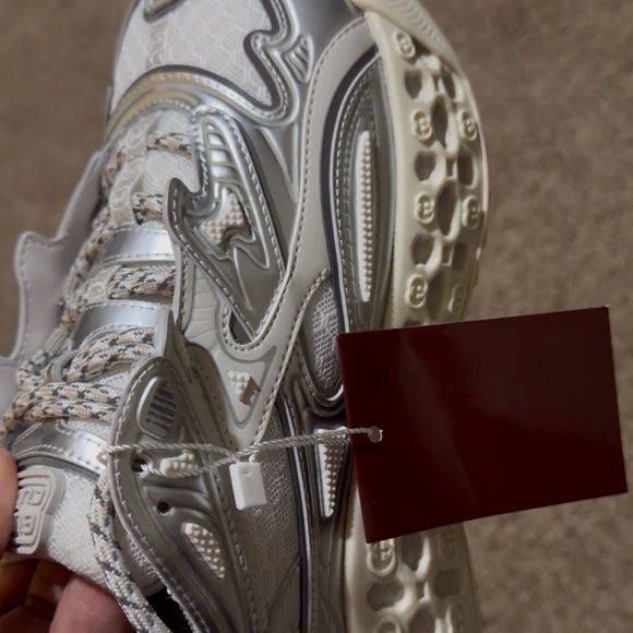 Stylish Women's Sneakers in White and Gray - Picture 3 of 3